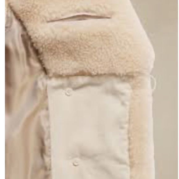 Banana Republic Cora Sherpa Vest NWT - Picture 2 of 4